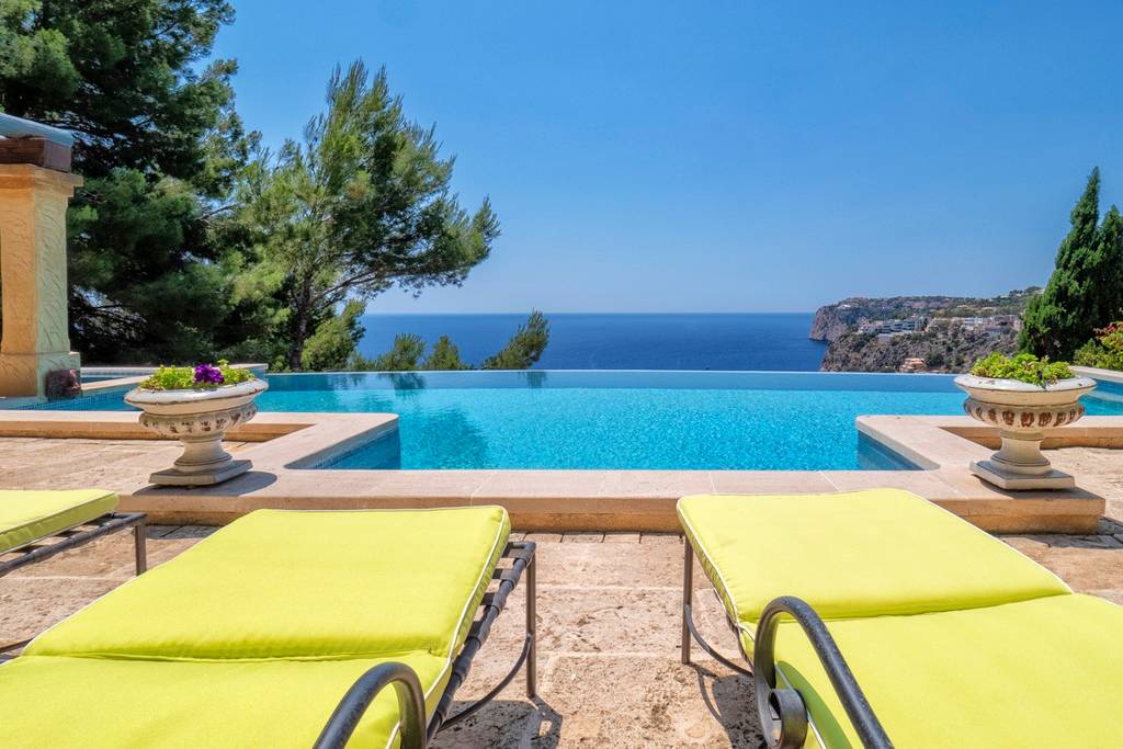 Cover Cala Llamp - FABULOUS VIEWS AT CALA LLAMP